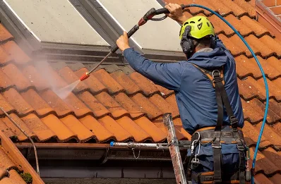 Démoussage et hydrofuge de toiture au Riols